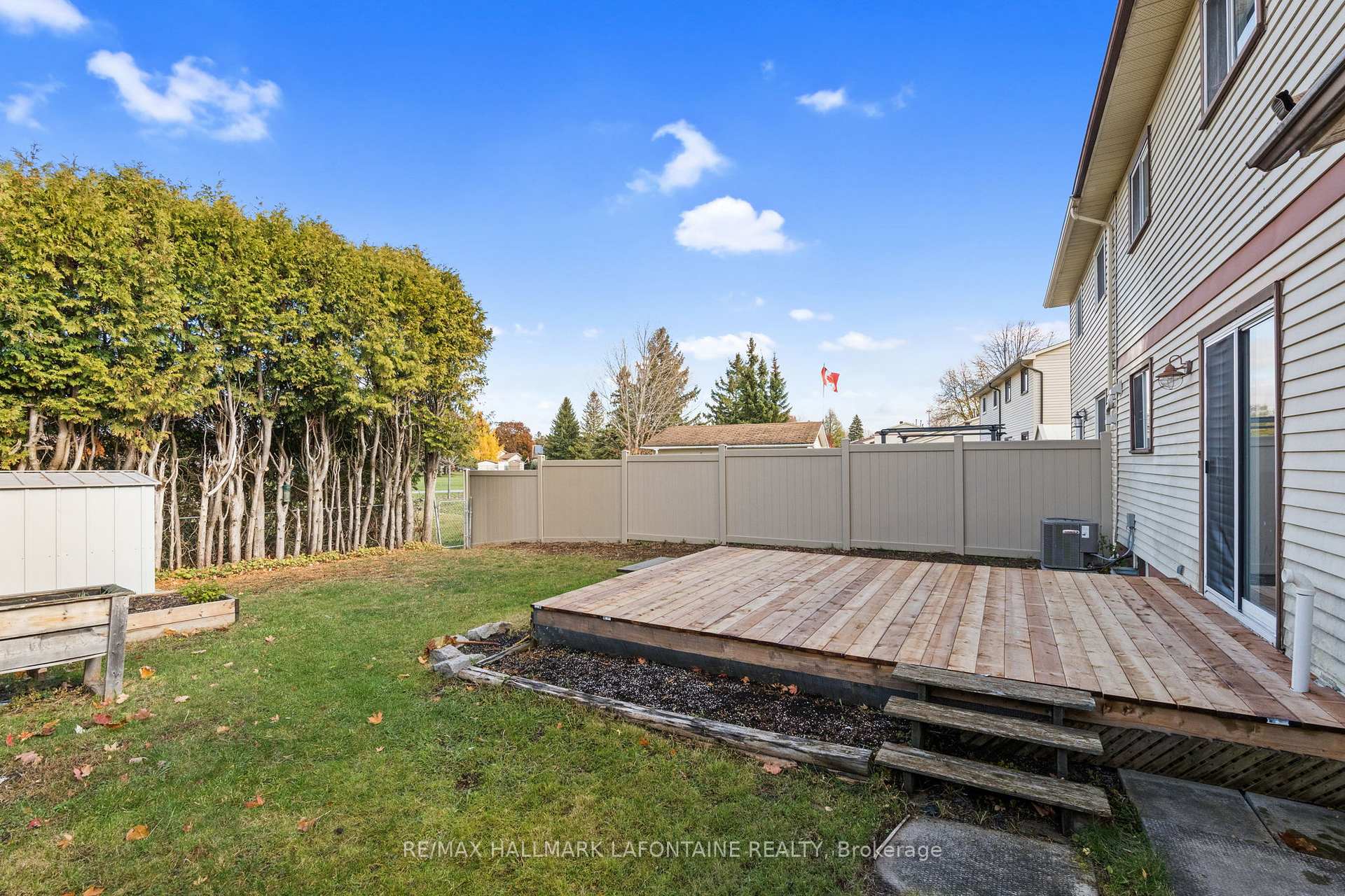Photo 33 of 303 Mockingbird Drive, Ottawa, Chatelaine Village — HOMEH