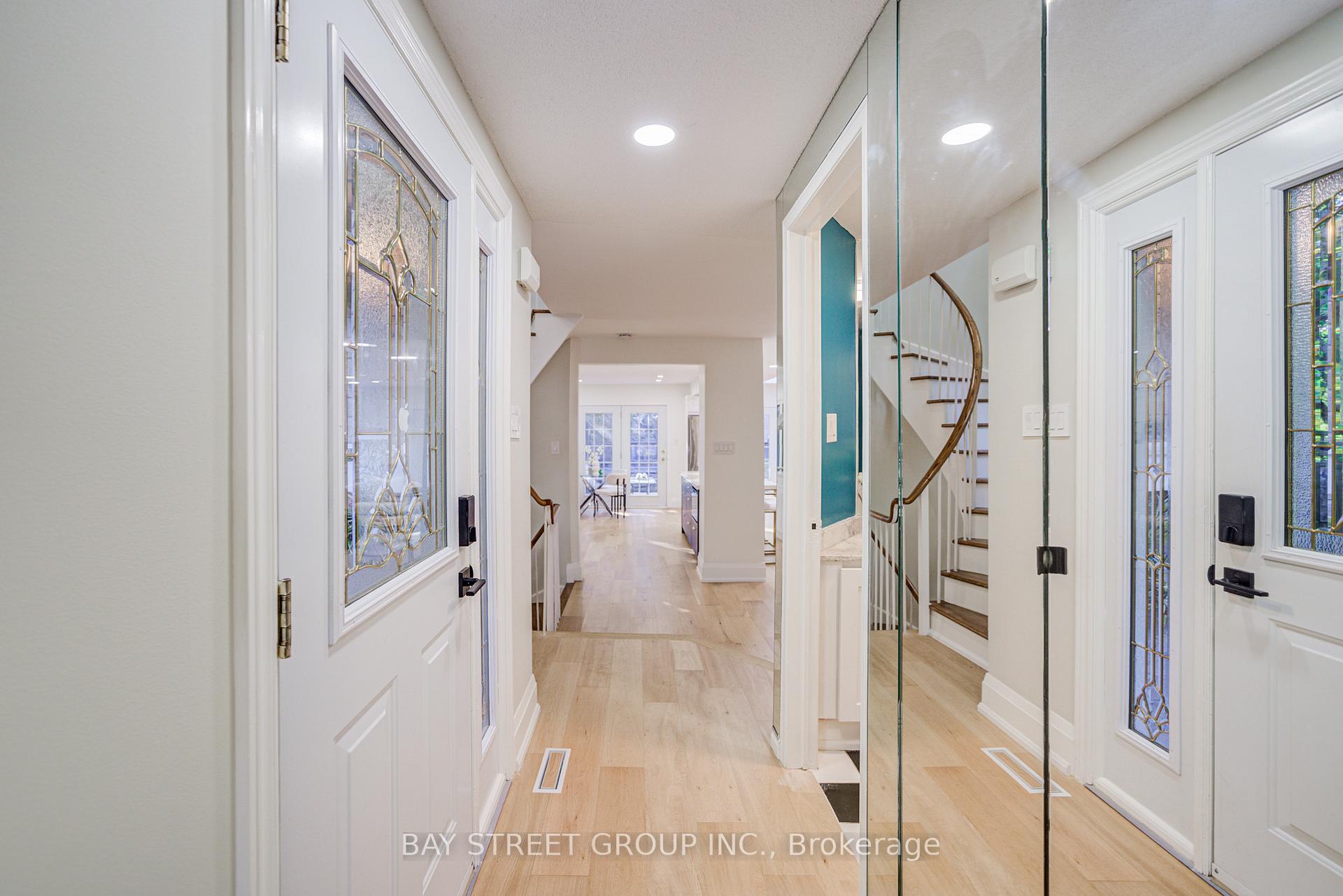 Photo 3 of 1307 Barberry Green, Oakville, Glen Abbey — HOMEH