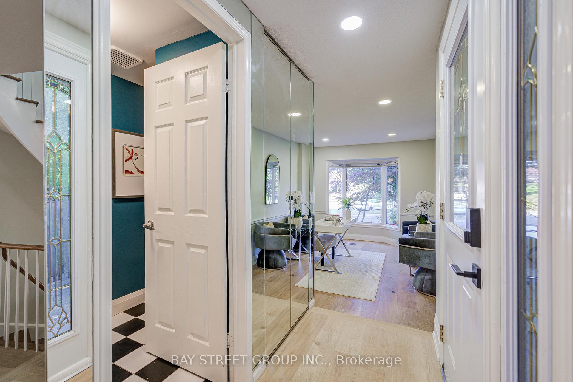 Photo 4 of 1307 Barberry Green, Oakville, Glen Abbey — HOMEH