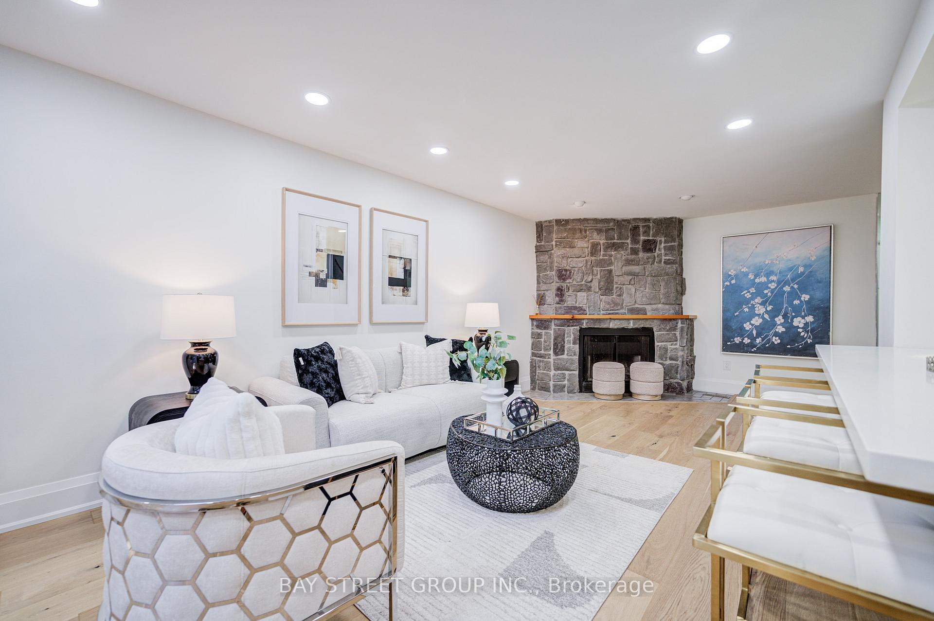 Photo 11 of 1307 Barberry Green, Oakville, Glen Abbey — HOMEH