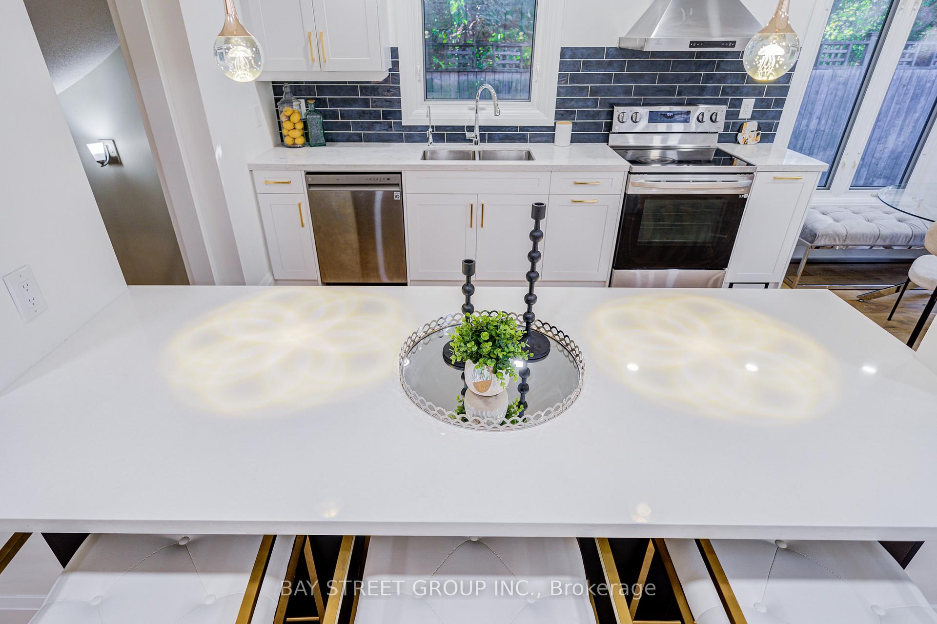 Photo 16 of 1307 Barberry Green, Oakville, Glen Abbey — HOMEH
