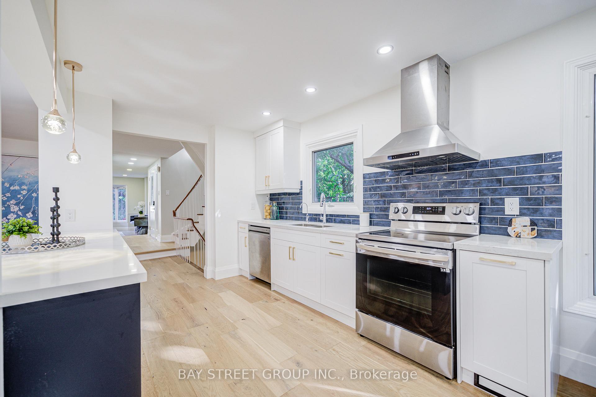 Photo 18 of 1307 Barberry Green, Oakville, Glen Abbey — HOMEH