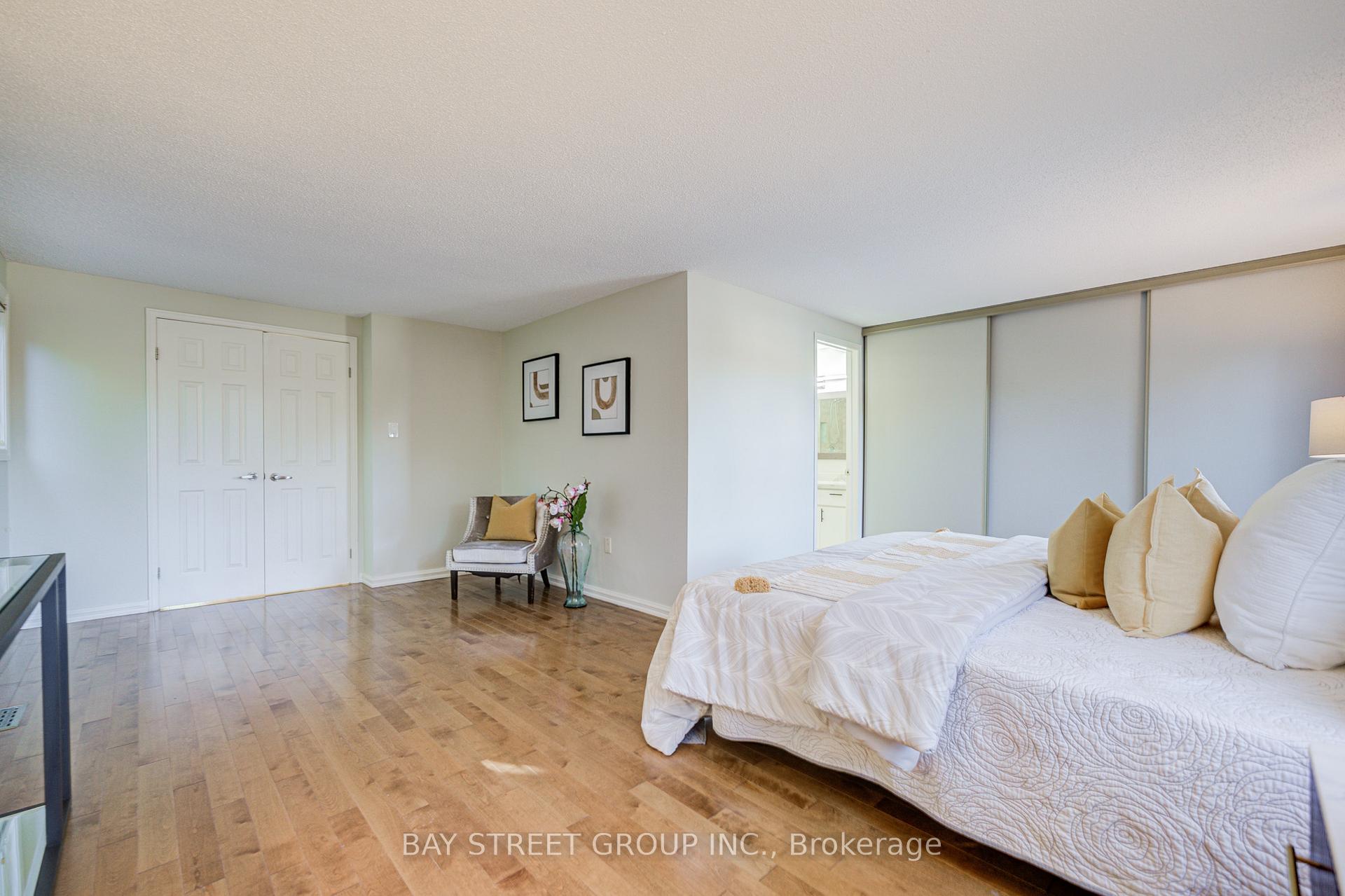 Photo 28 of 1307 Barberry Green, Oakville, Glen Abbey — HOMEH