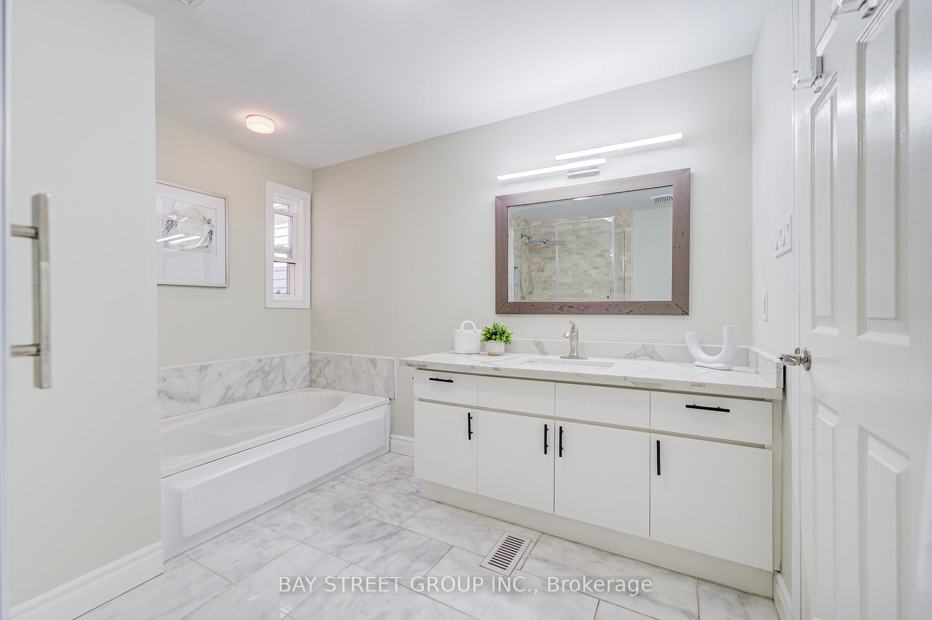 Photo 32 of 1307 Barberry Green, Oakville, Glen Abbey — HOMEH