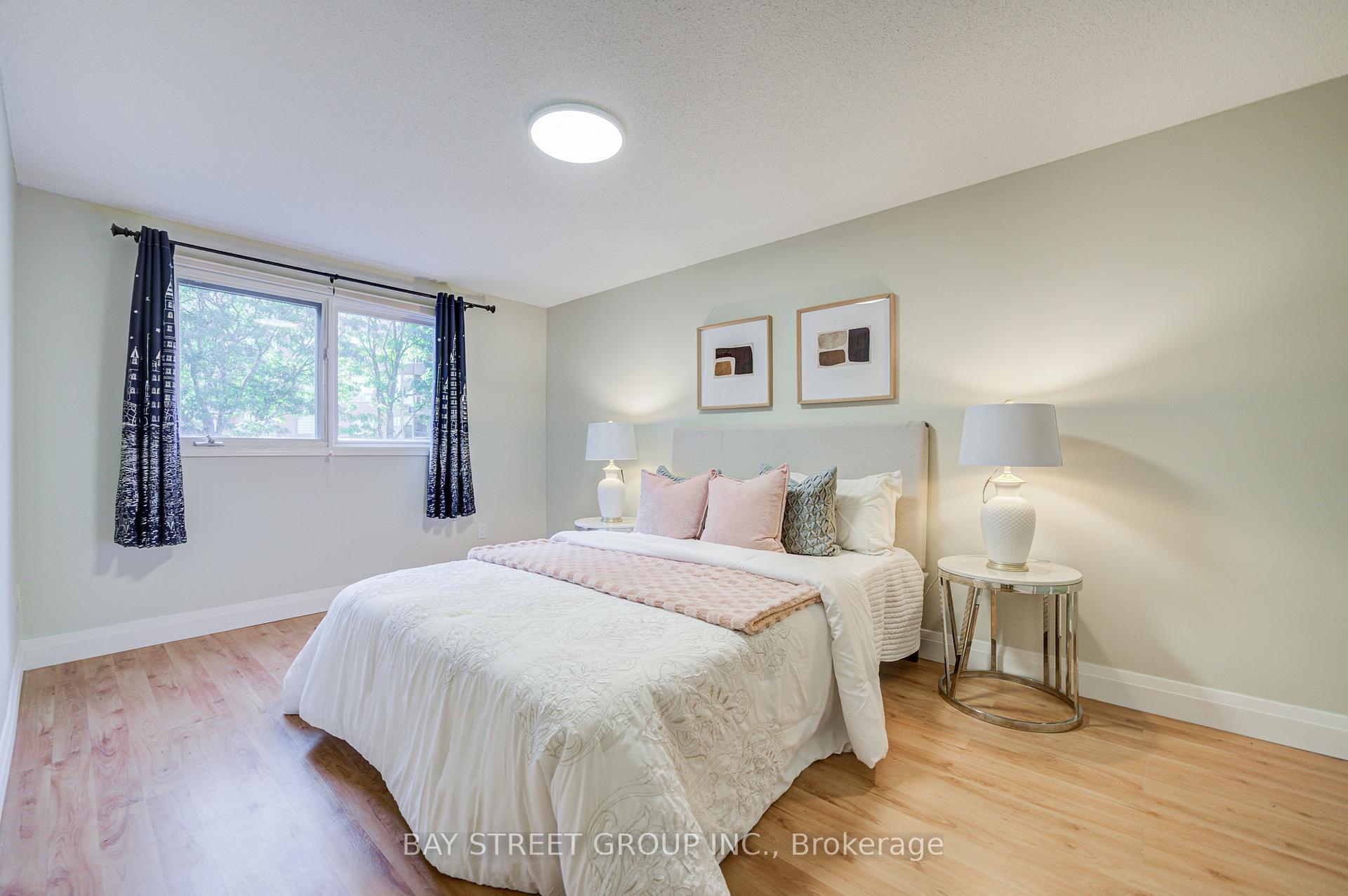 Photo 35 of 1307 Barberry Green, Oakville, Glen Abbey — HOMEH