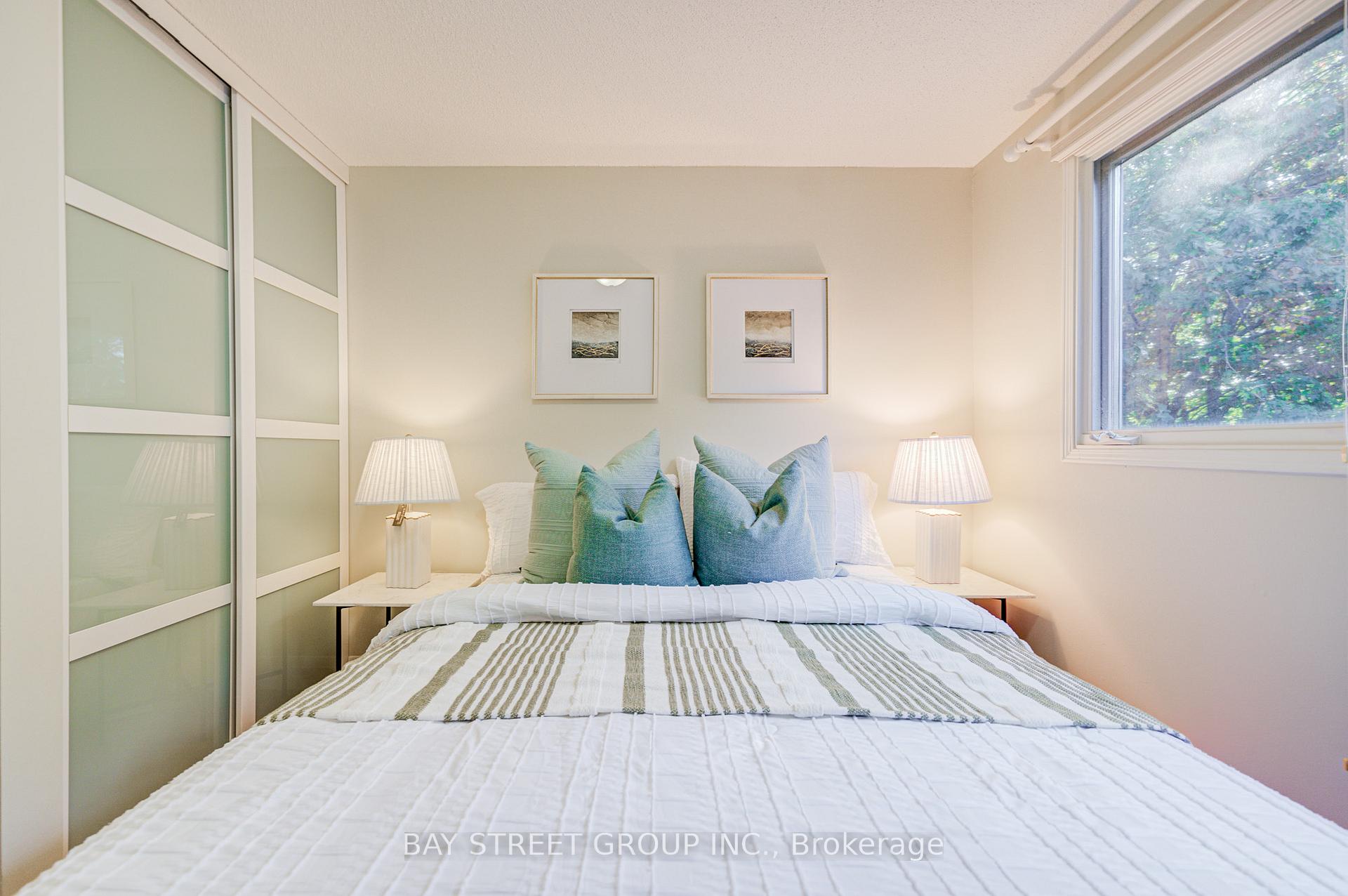 Photo 37 of 1307 Barberry Green, Oakville, Glen Abbey — HOMEH