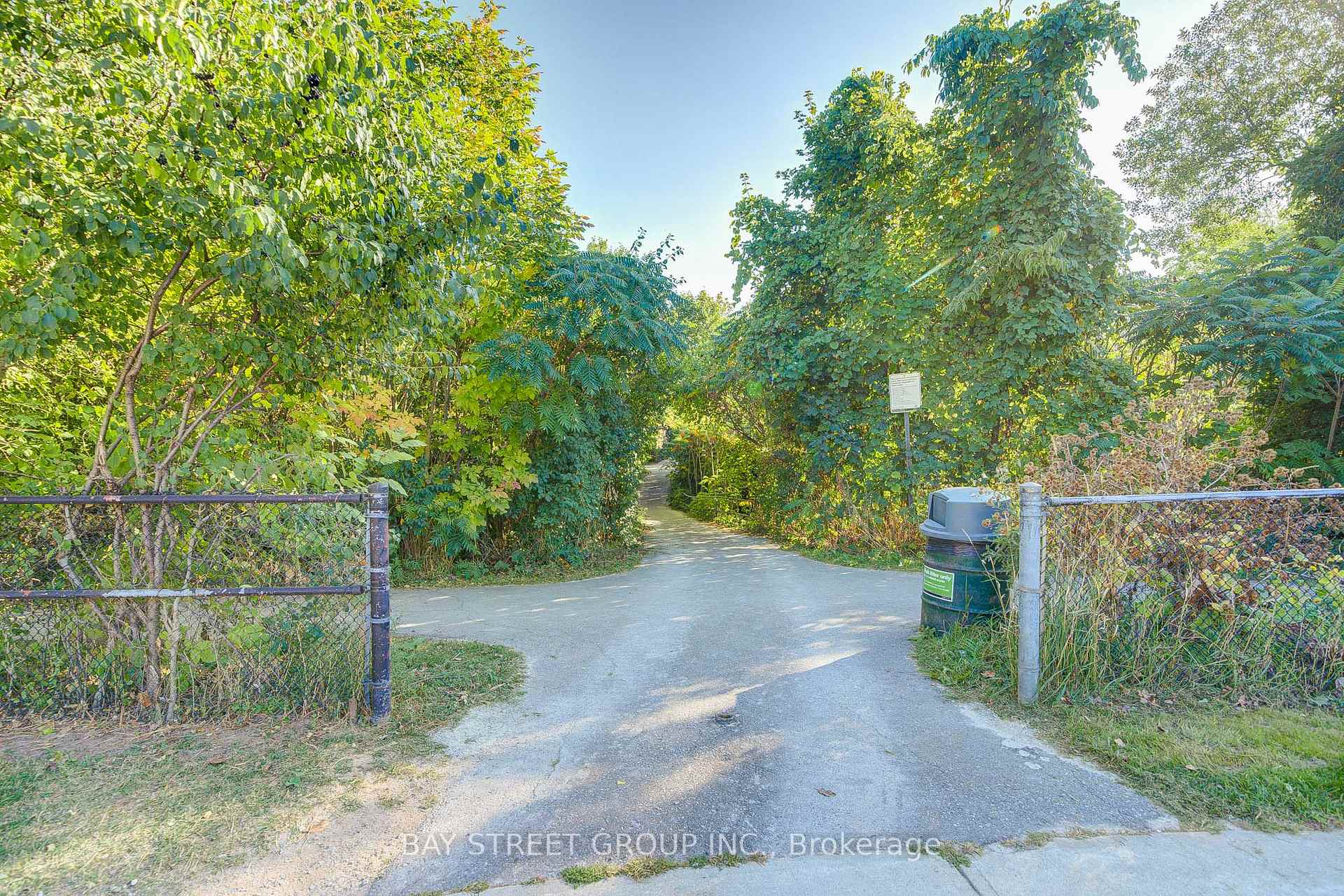 Photo 49 of 1307 Barberry Green, Oakville, Glen Abbey — HOMEH
