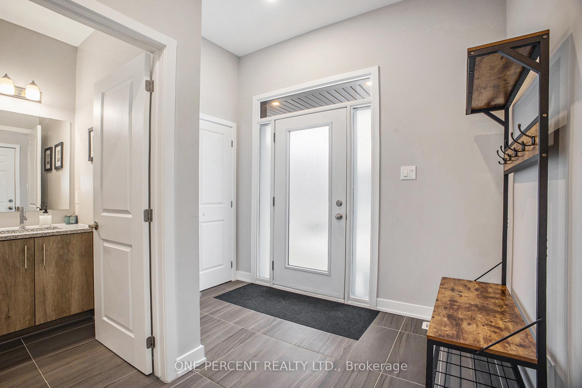 Photo 2 of 241 Fountainhead Drive, Ottawa, Mer Bleue/Bradley Estates/Anderson Park — HOMEH