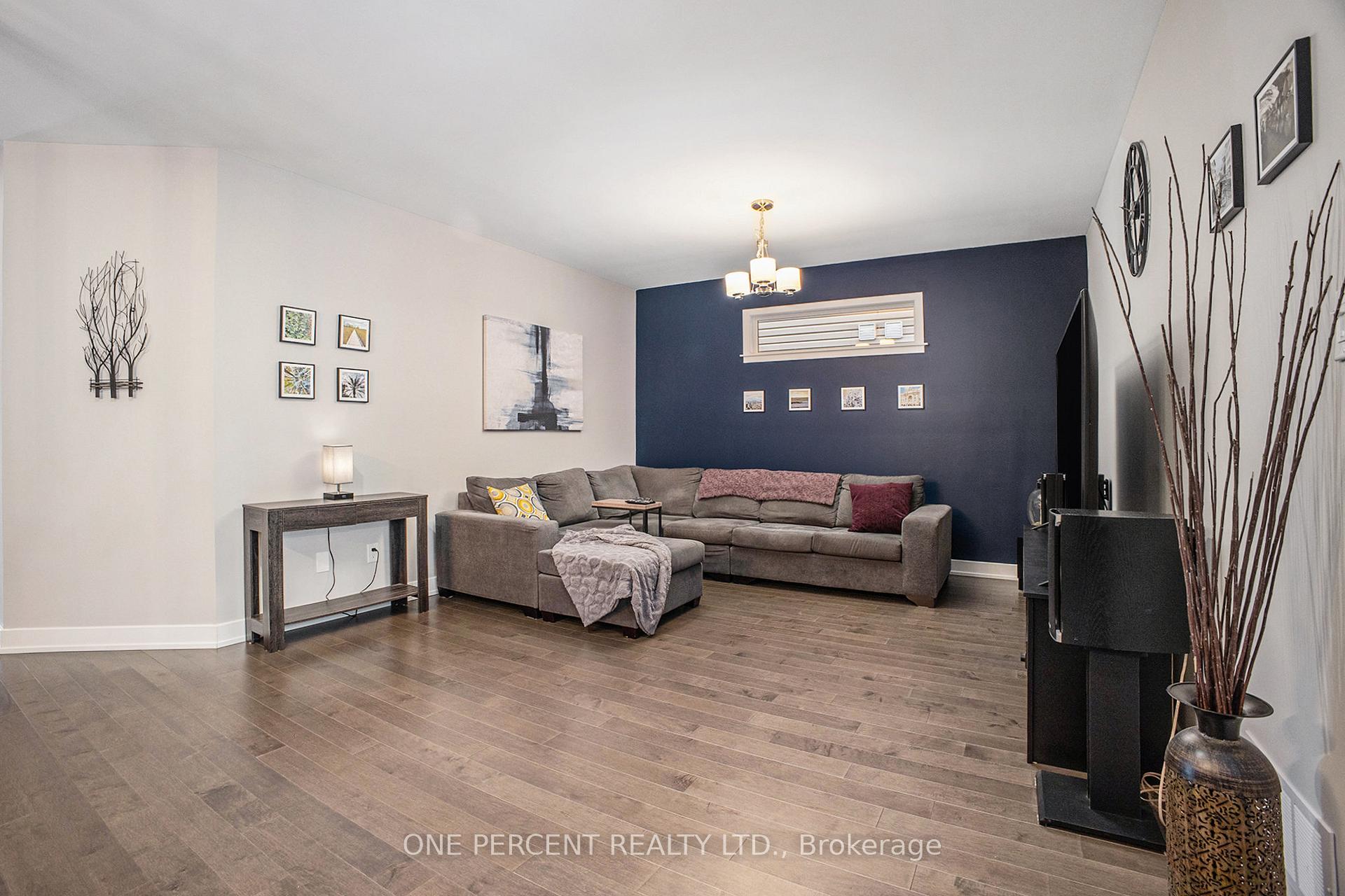 Photo 10 of 241 Fountainhead Drive, Ottawa, Mer Bleue/Bradley Estates/Anderson Park — HOMEH