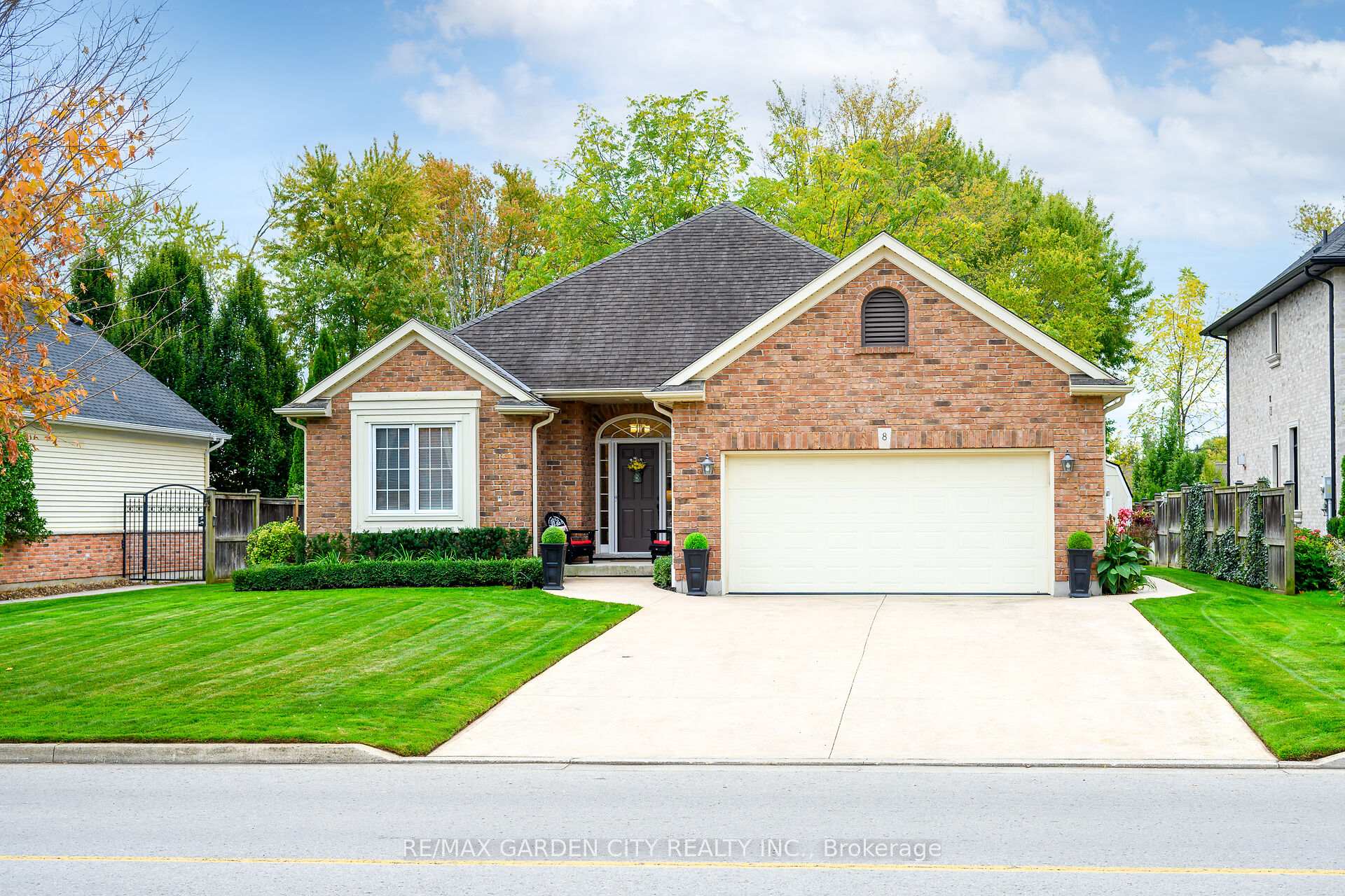 Photo 2 of 8 Bacon Lane, Pelham, Fonthill — HOMEH