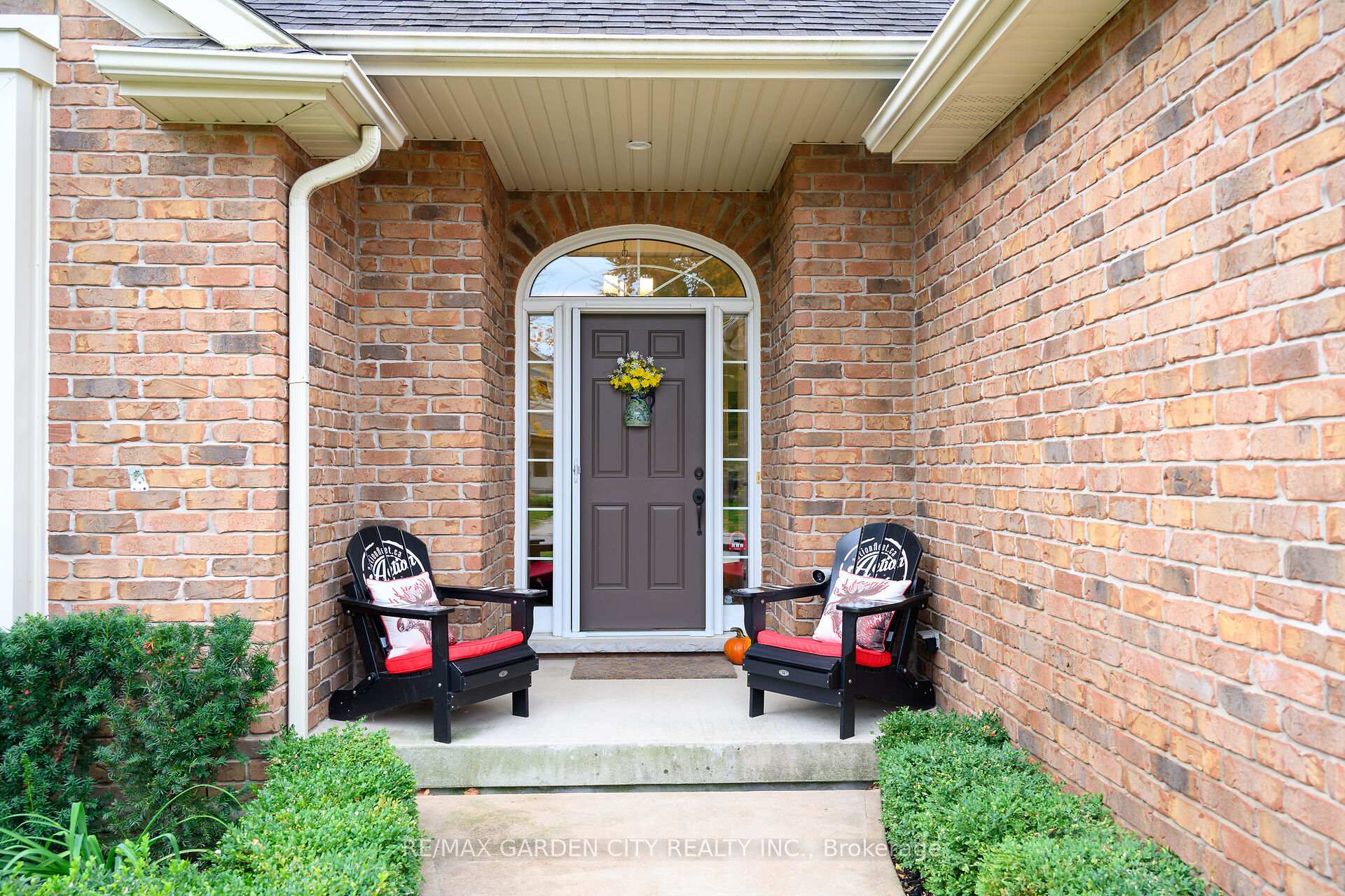 Photo 3 of 8 Bacon Lane, Pelham, Fonthill — HOMEH