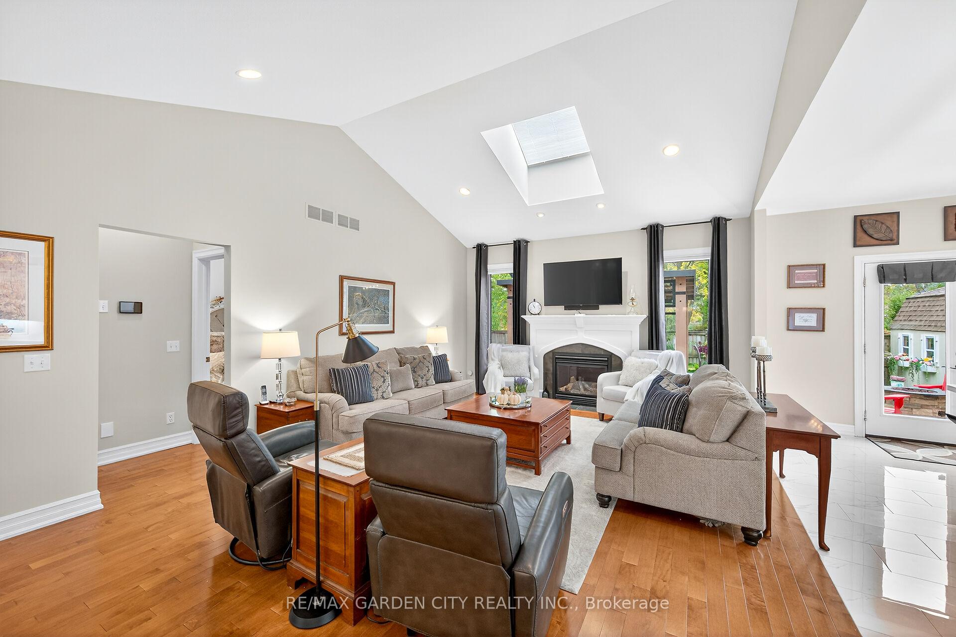 Photo 6 of 8 Bacon Lane, Pelham, Fonthill — HOMEH