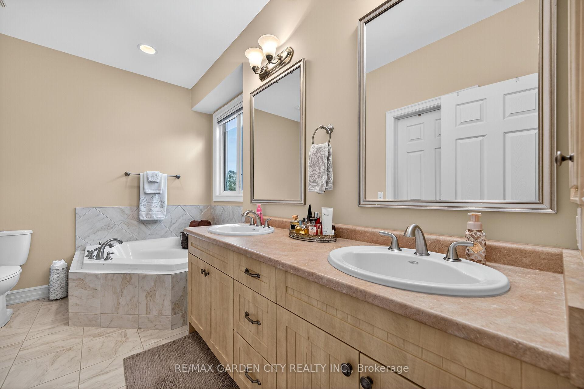 Photo 25 of 8 Bacon Lane, Pelham, Fonthill — HOMEH