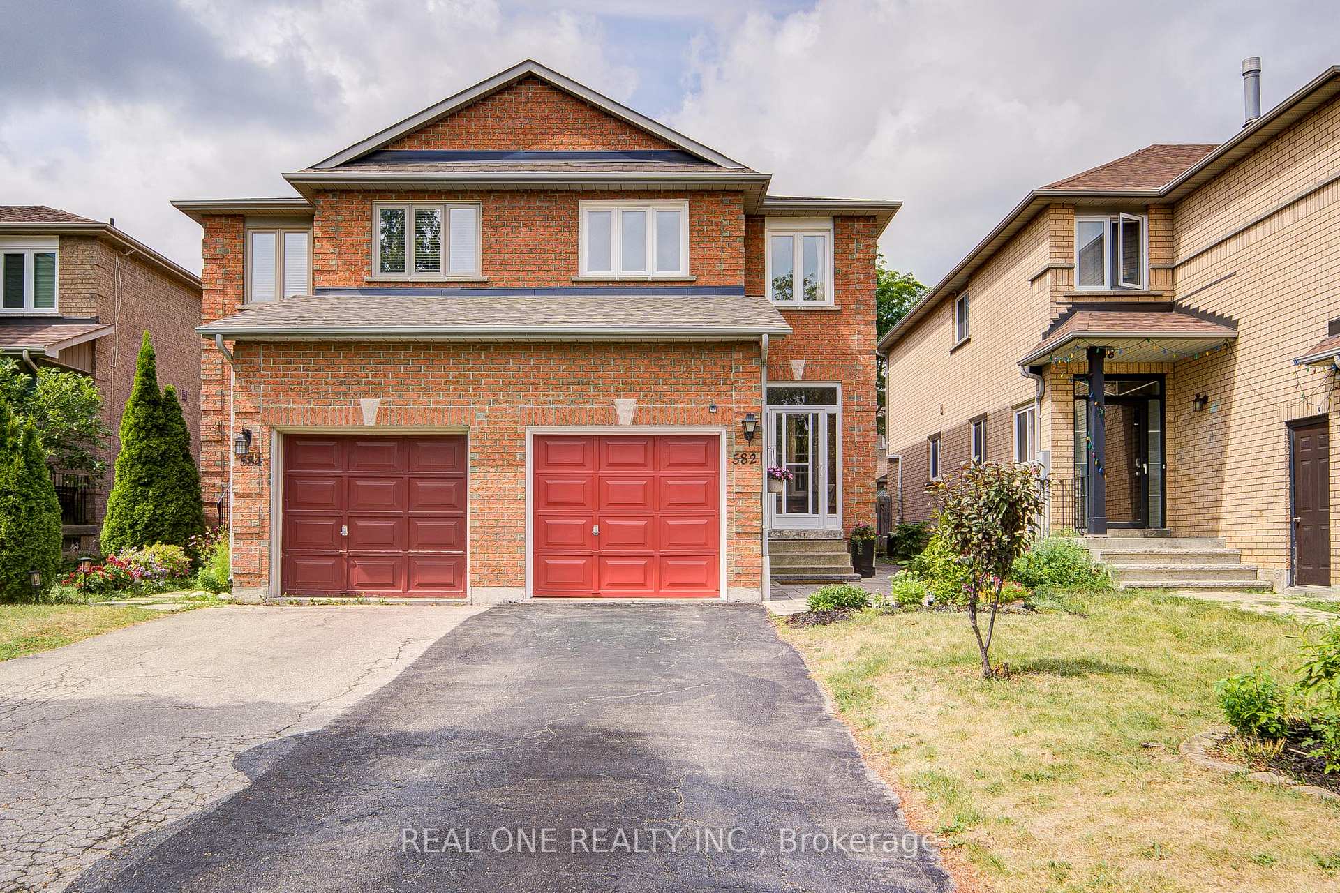 Photo 1 of 582 Willowick Drive, Newmarket, Stonehaven-Wyndham — HOMEH