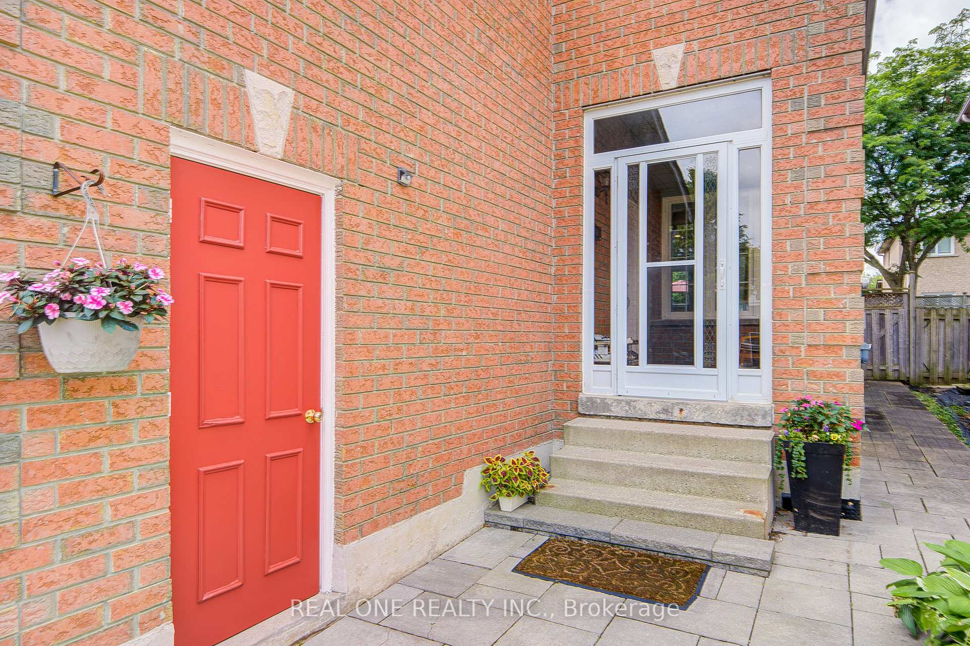 Photo 3 of 582 Willowick Drive, Newmarket, Stonehaven-Wyndham — HOMEH