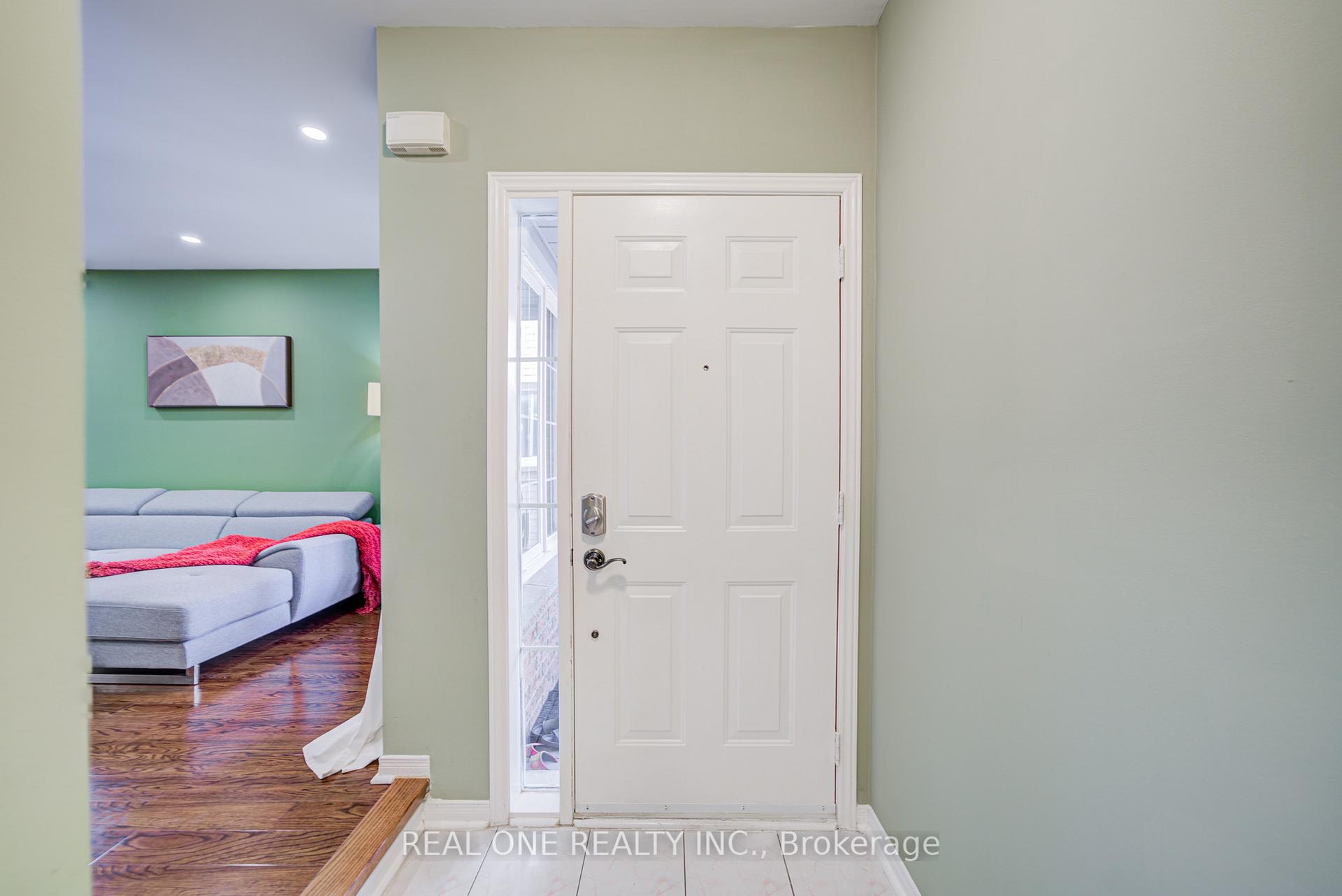 Photo 13 of 582 Willowick Drive, Newmarket, Stonehaven-Wyndham — HOMEH