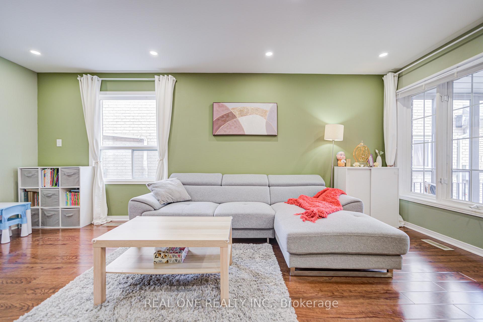 Photo 17 of 582 Willowick Drive, Newmarket, Stonehaven-Wyndham — HOMEH
