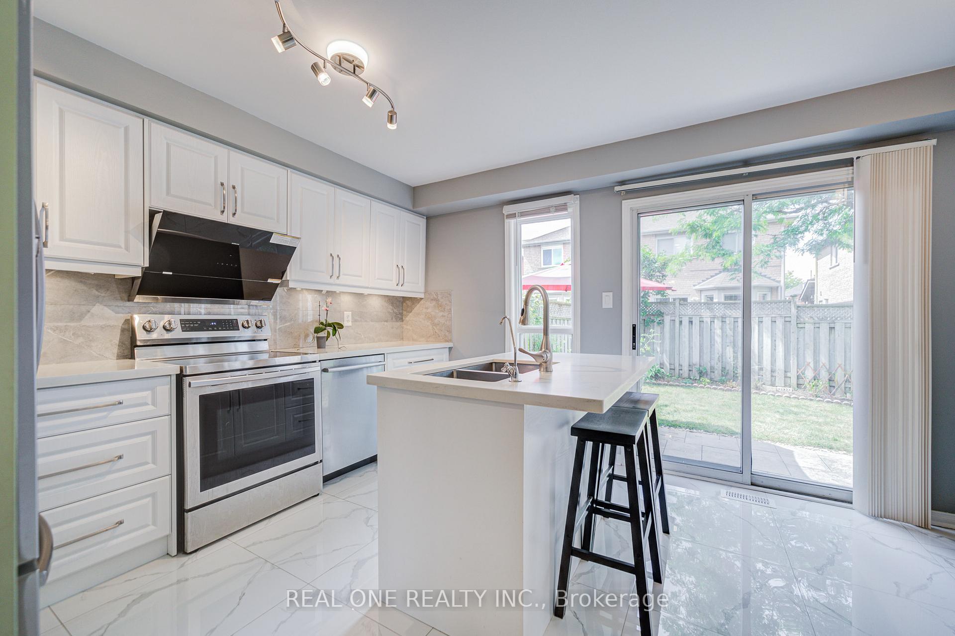 Photo 22 of 582 Willowick Drive, Newmarket, Stonehaven-Wyndham — HOMEH