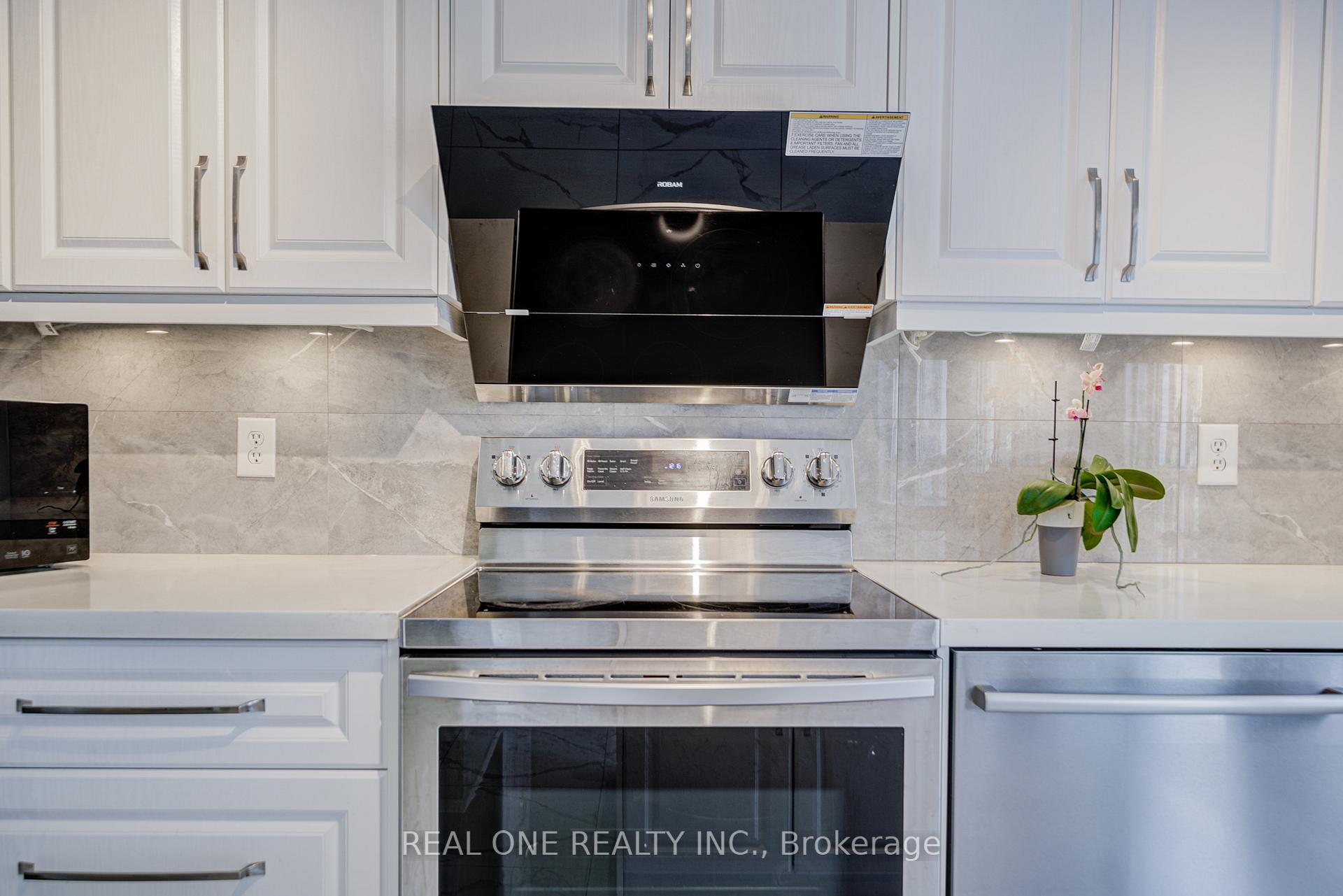 Photo 25 of 582 Willowick Drive, Newmarket, Stonehaven-Wyndham — HOMEH