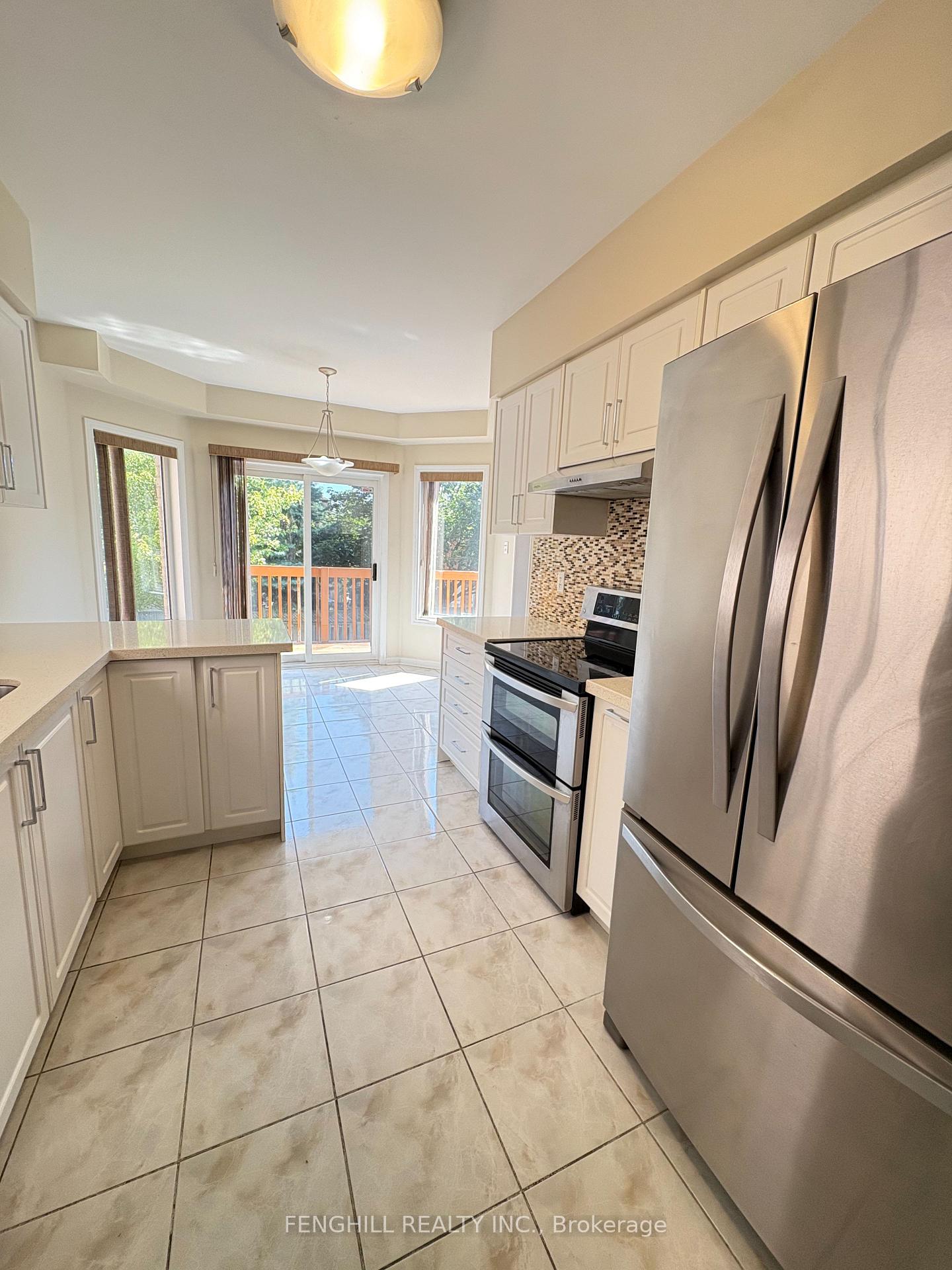 Photo 2 of 858 Stonehaven Avenue, Newmarket, Stonehaven-Wyndham — HOMEH