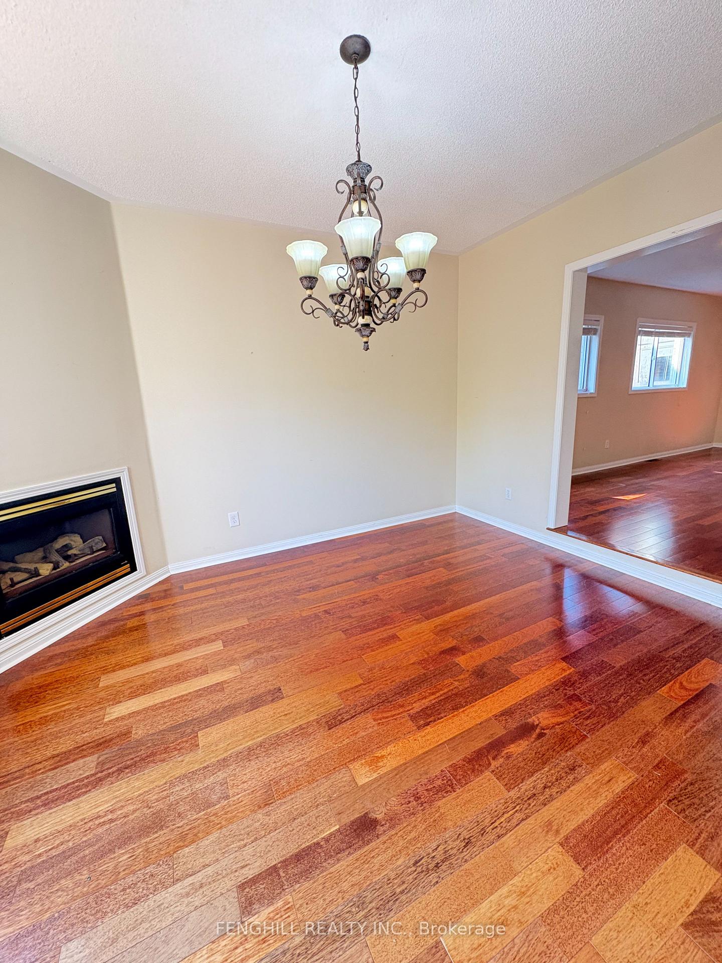 Photo 5 of 858 Stonehaven Avenue, Newmarket, Stonehaven-Wyndham — HOMEH