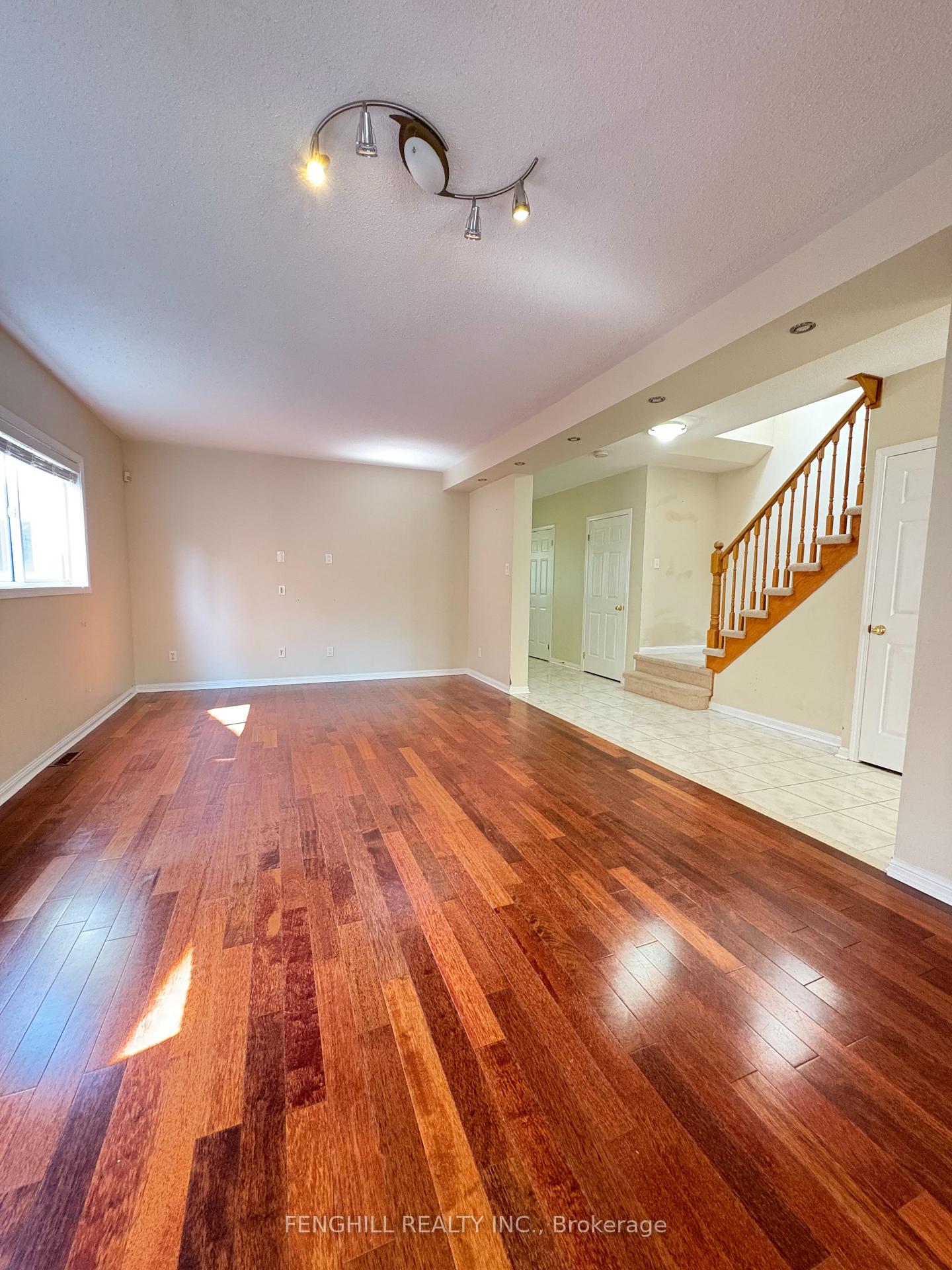 Photo 6 of 858 Stonehaven Avenue, Newmarket, Stonehaven-Wyndham — HOMEH