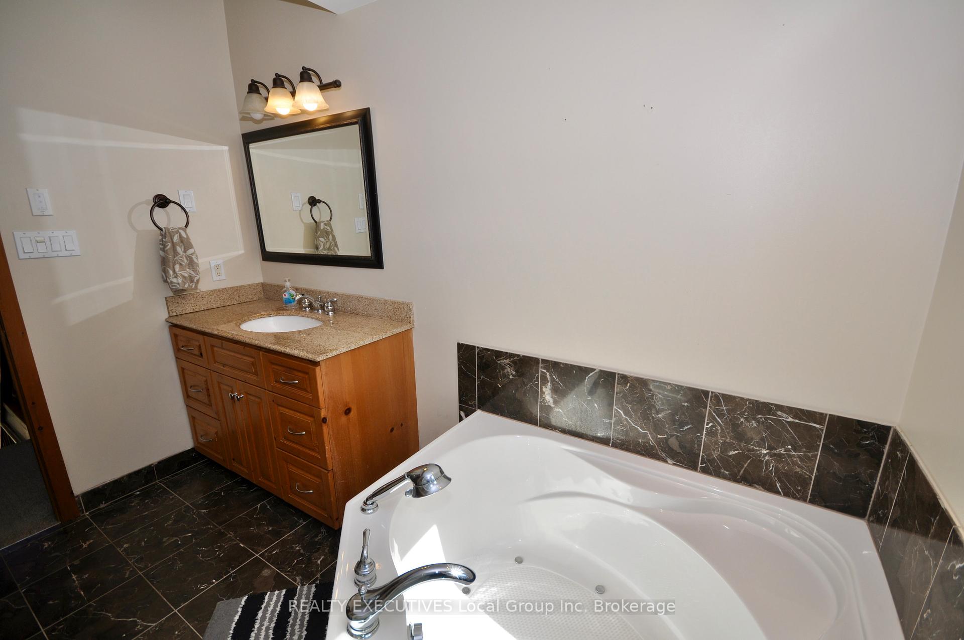 Photo 14 of 400C Shorewood Road, North Bay, Birchaven — HOMEH