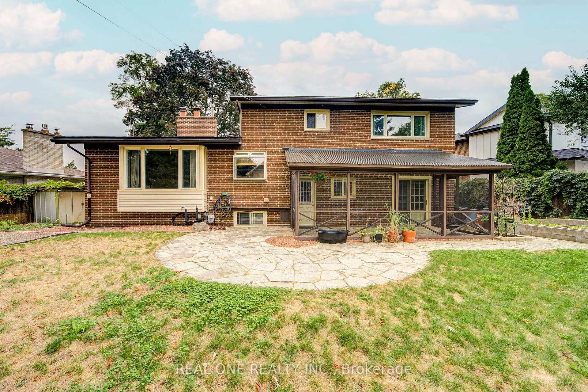 Photo 3 of 3372 Enniskillen Circle, Mississauga, Erindale — HOMEH