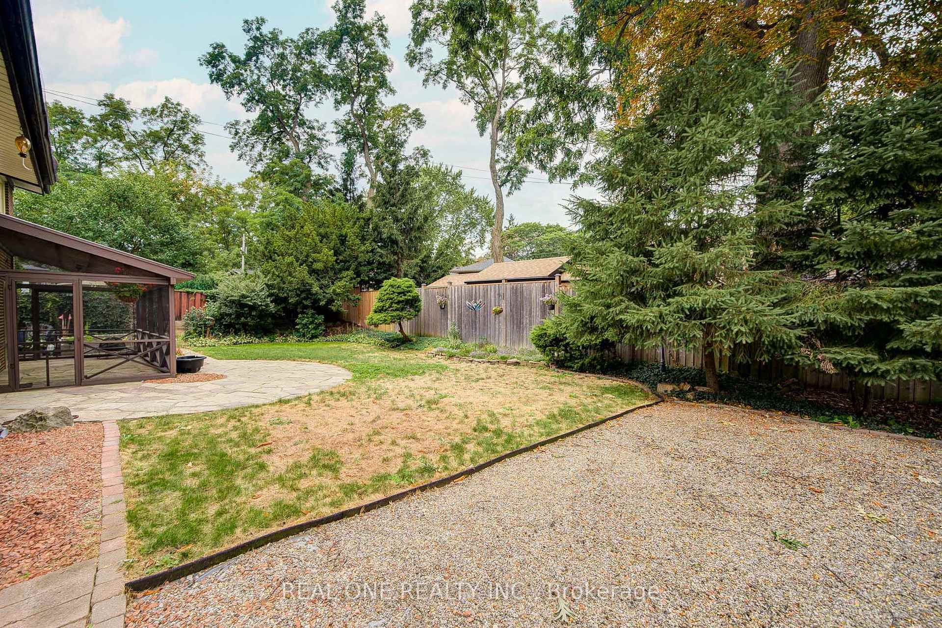 Photo 4 of 3372 Enniskillen Circle, Mississauga, Erindale — HOMEH