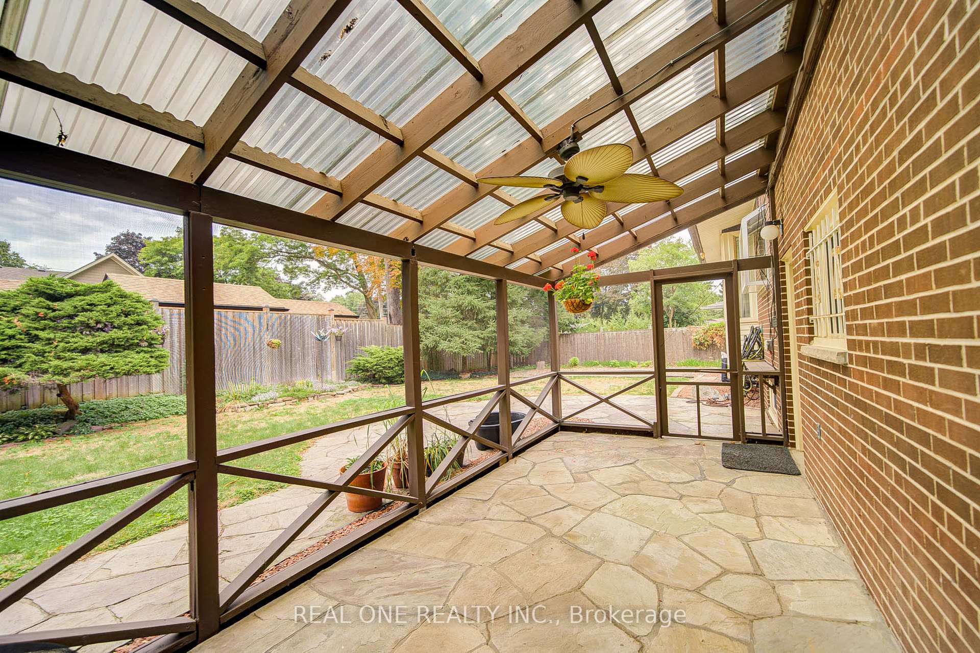 Photo 5 of 3372 Enniskillen Circle, Mississauga, Erindale — HOMEH
