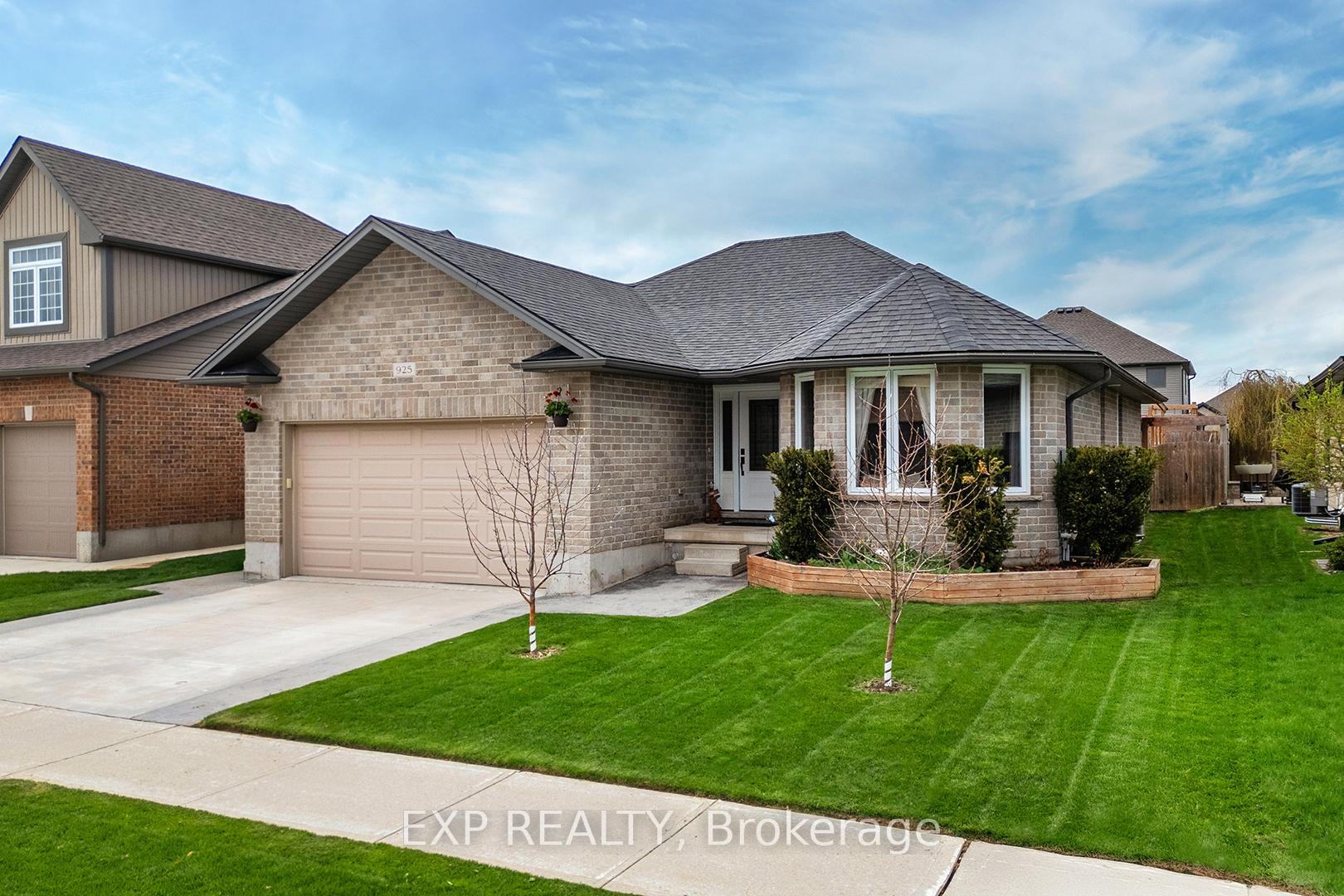 Photo 1 of 925 Reserve Avenue S, North Perth, Listowel — HOMEH