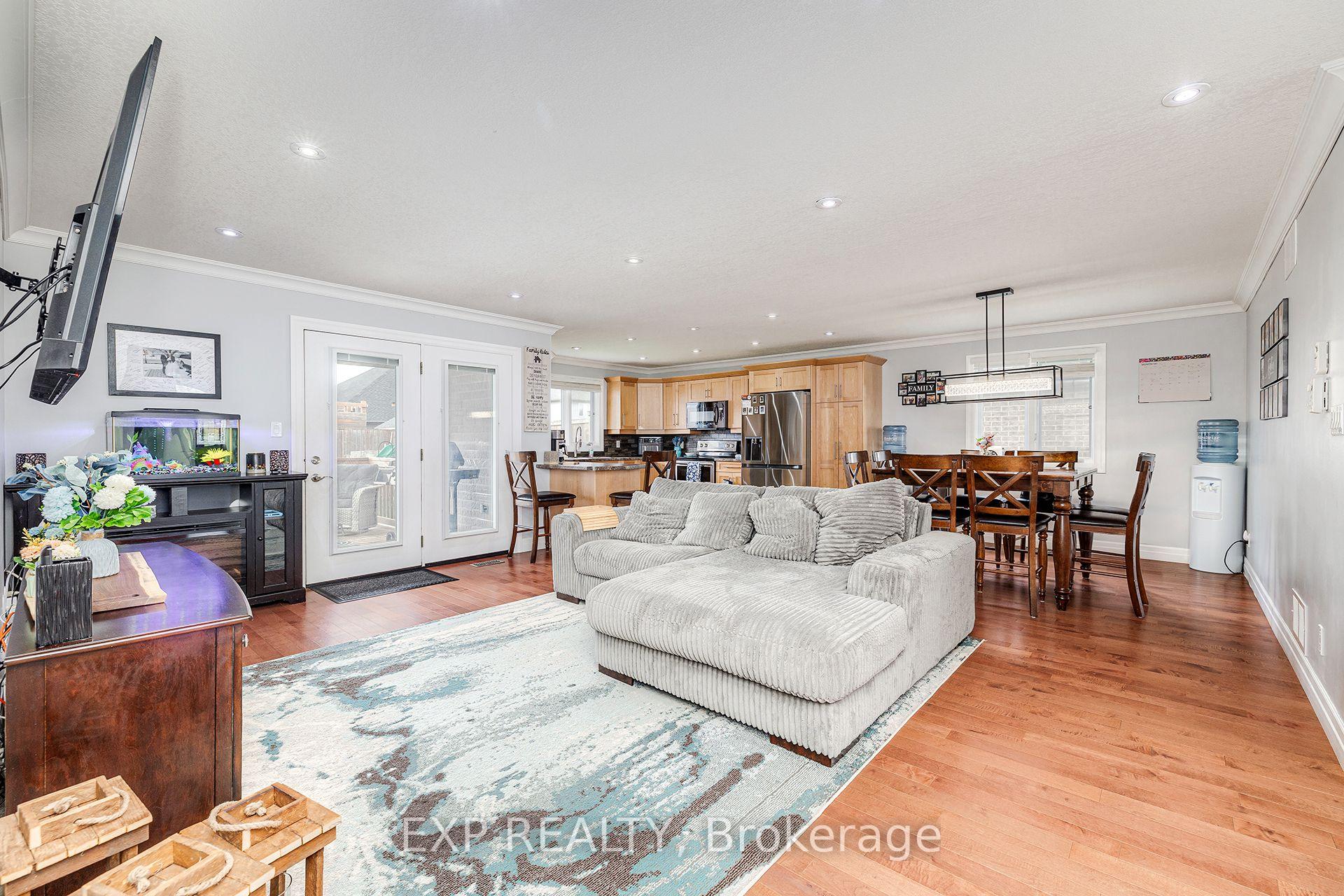 Photo 4 of 925 Reserve Avenue S, North Perth, Listowel — HOMEH