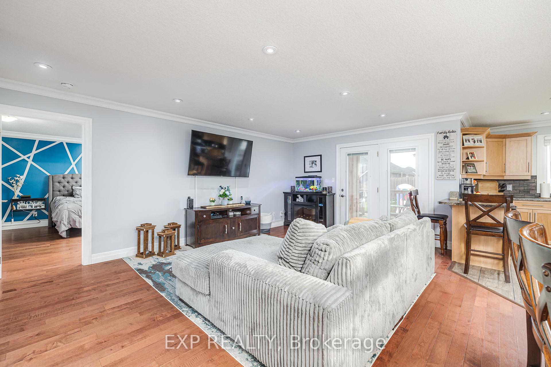 Photo 11 of 925 Reserve Avenue S, North Perth, Listowel — HOMEH