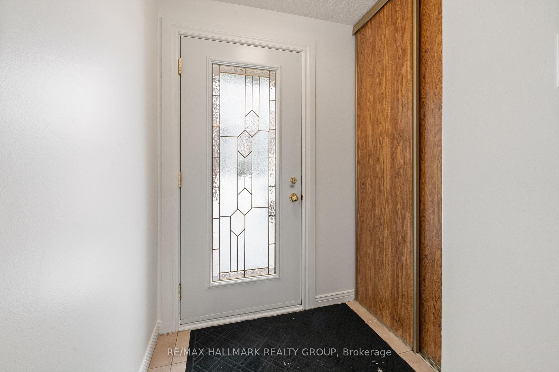 Photo 2 of 207 Park Grove Drive, Ottawa, Queenswood Heights South — HOMEH