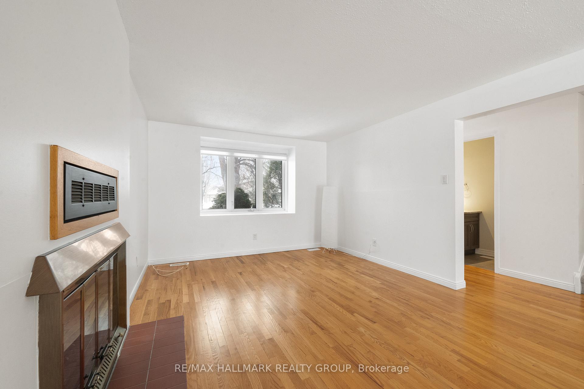 Photo 6 of 207 Park Grove Drive, Ottawa, Queenswood Heights South — HOMEH