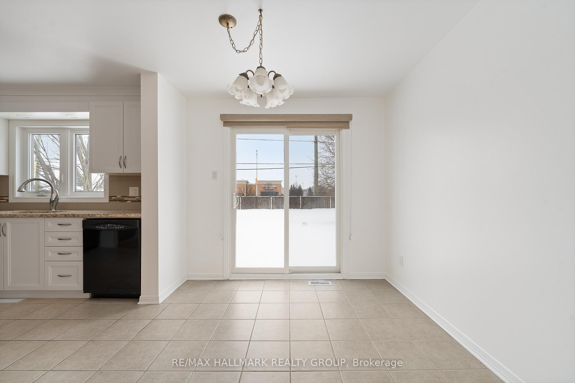 Photo 12 of 207 Park Grove Drive, Ottawa, Queenswood Heights South — HOMEH