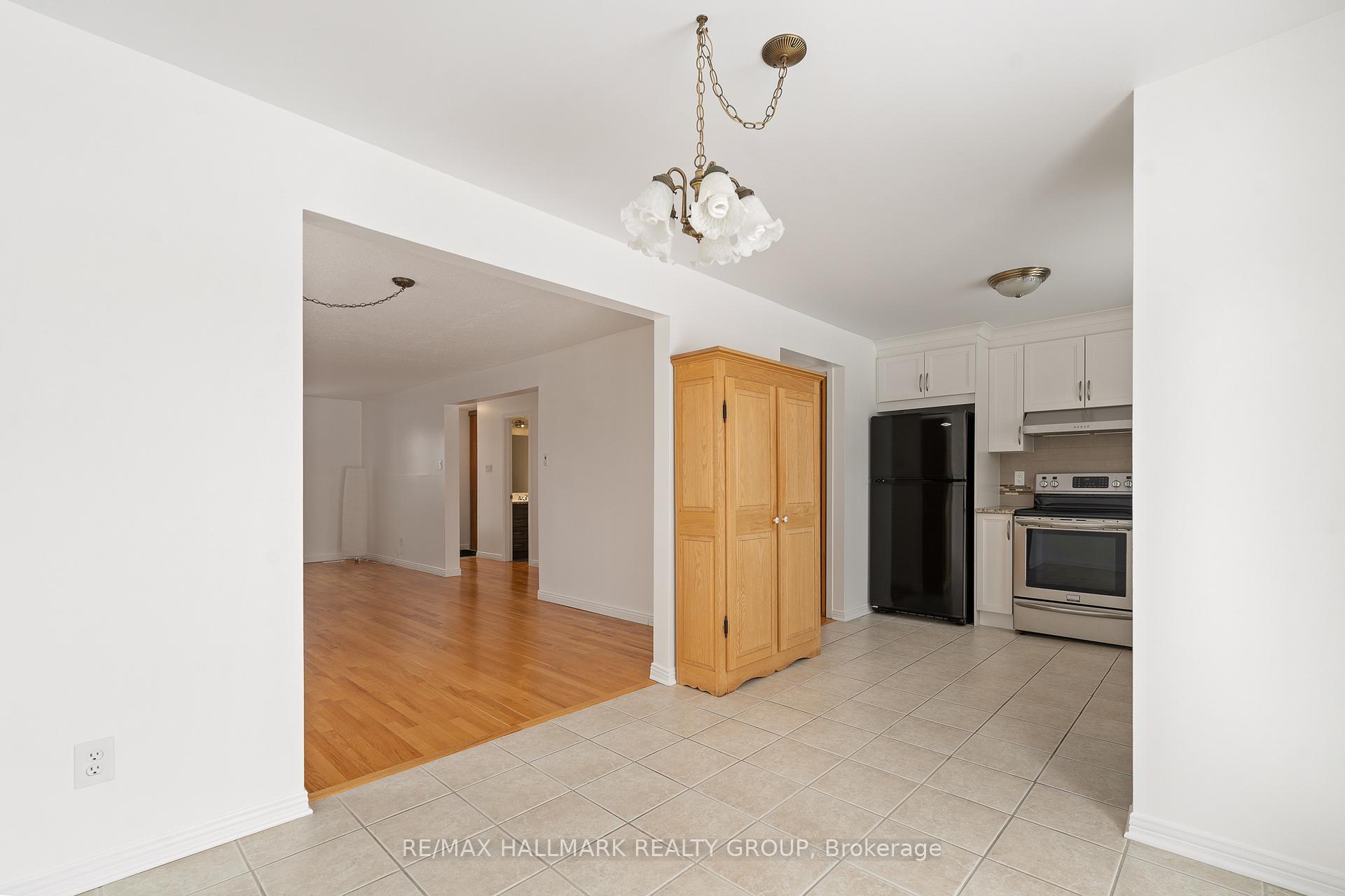 Photo 14 of 207 Park Grove Drive, Ottawa, Queenswood Heights South — HOMEH