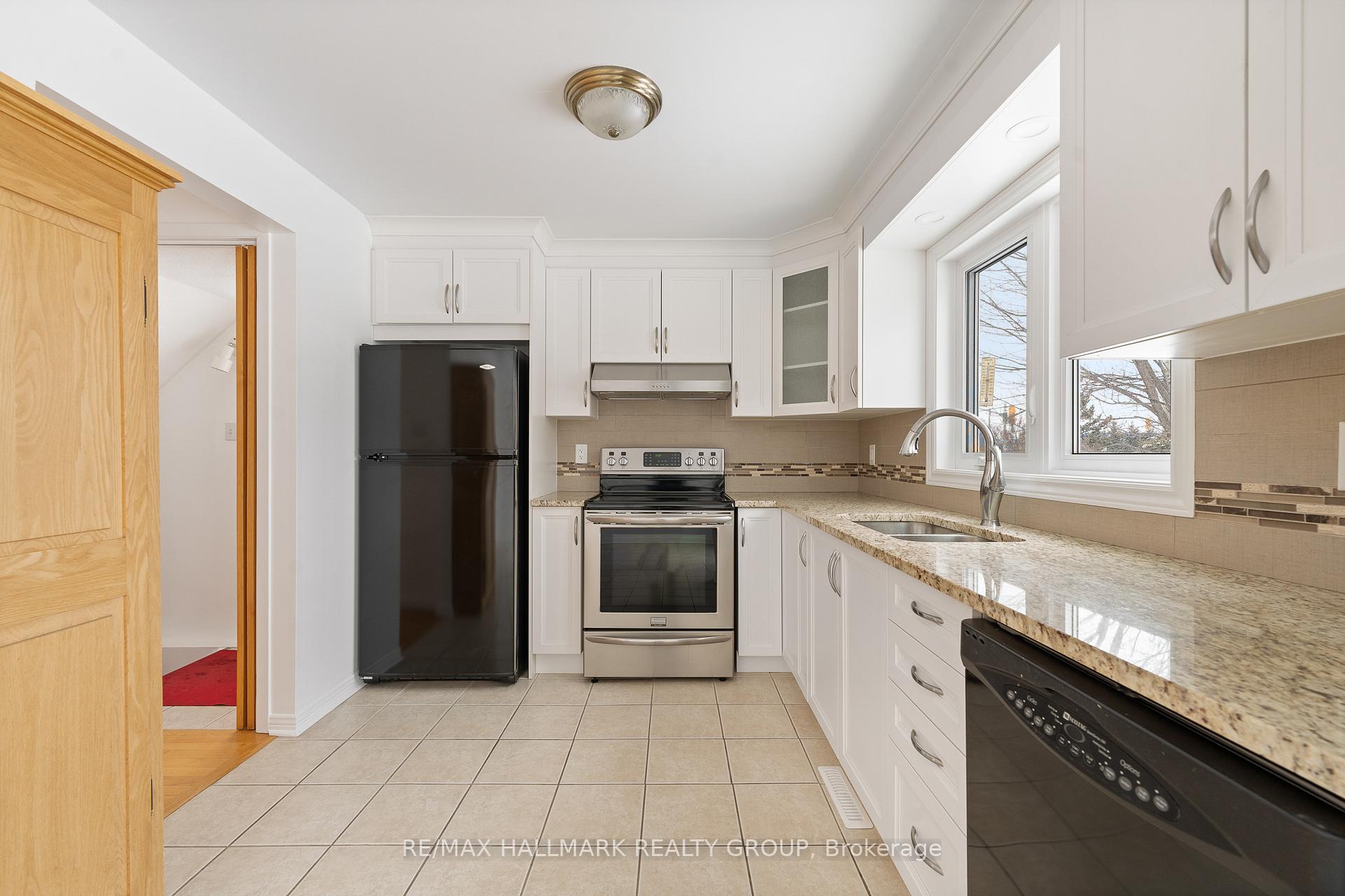 Photo 15 of 207 Park Grove Drive, Ottawa, Queenswood Heights South — HOMEH