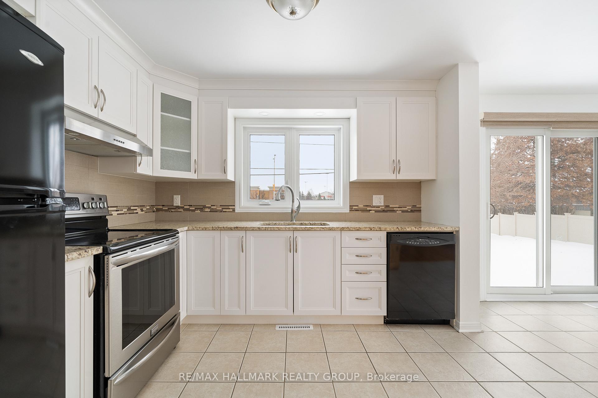 Photo 16 of 207 Park Grove Drive, Ottawa, Queenswood Heights South — HOMEH