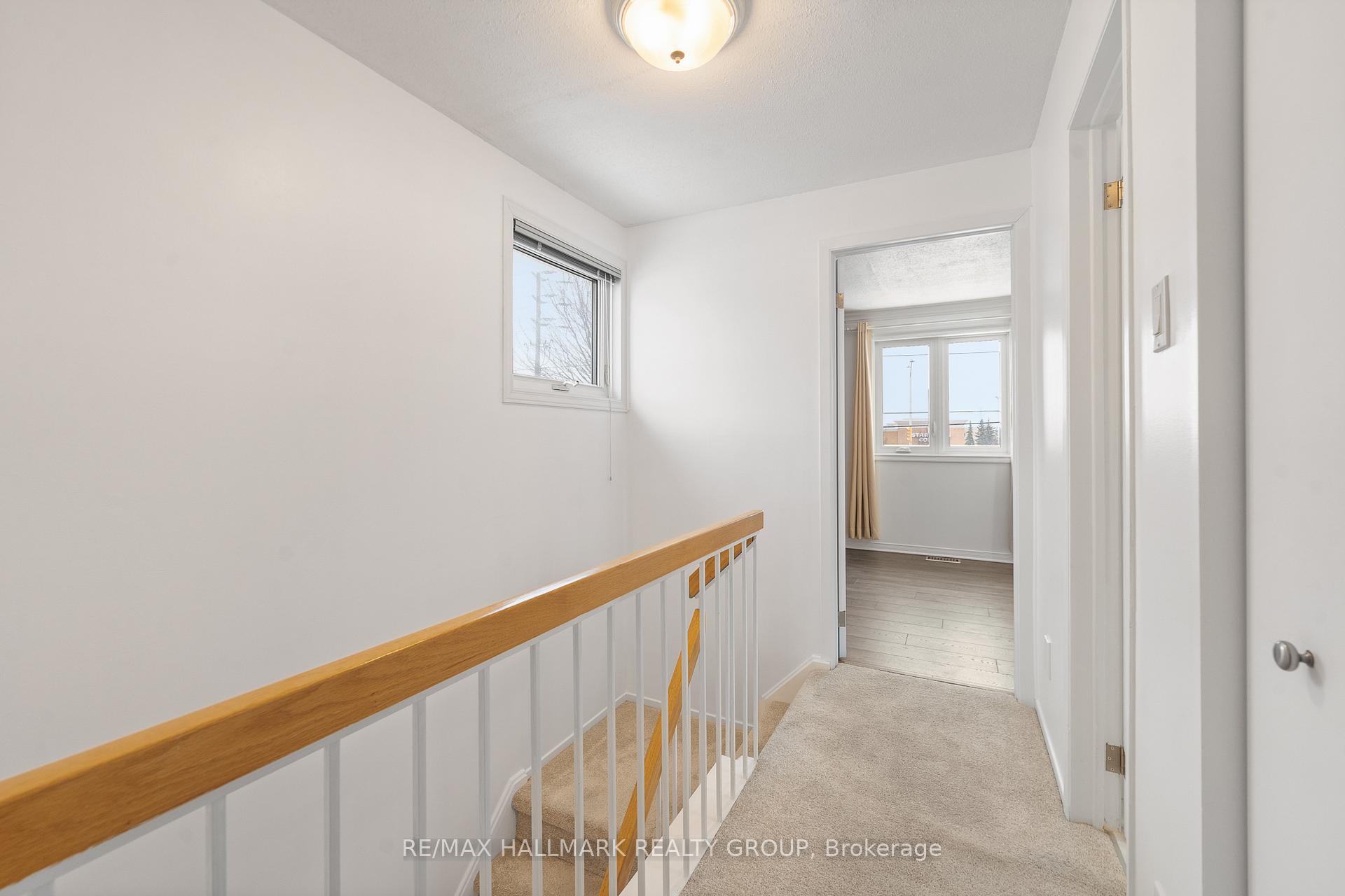 Photo 18 of 207 Park Grove Drive, Ottawa, Queenswood Heights South — HOMEH