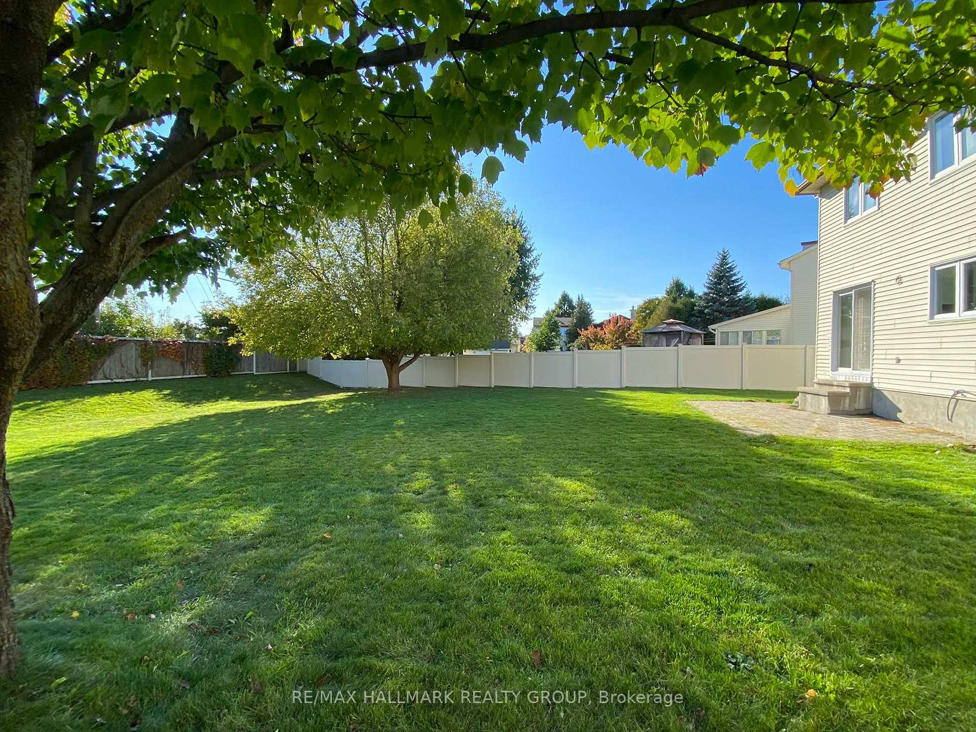 Photo 35 of 207 Park Grove Drive, Ottawa, Queenswood Heights South — HOMEH