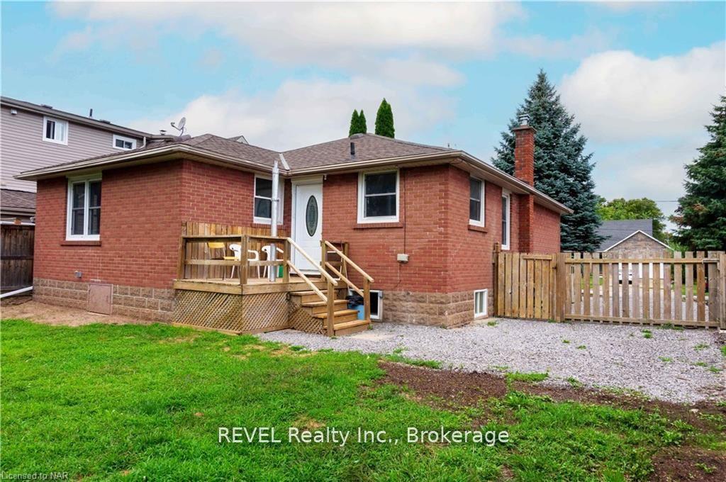 Photo 3 of 5530 Arthur Street, Niagara Falls, Cherrywood — HOMEH