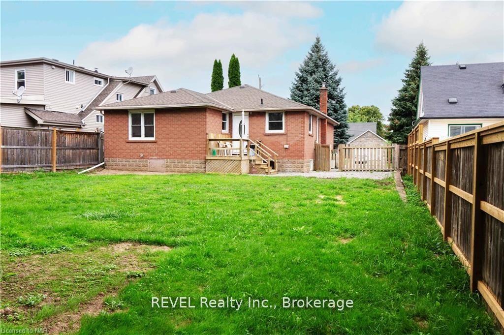 Photo 4 of 5530 Arthur Street, Niagara Falls, Cherrywood — HOMEH
