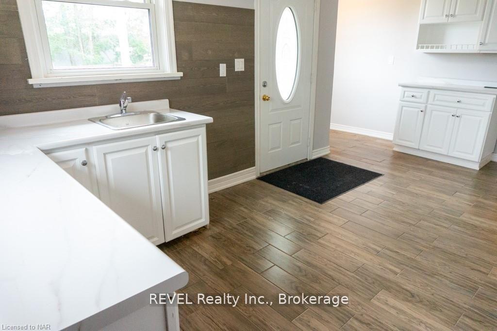 Photo 6 of 5530 Arthur Street, Niagara Falls, Cherrywood — HOMEH