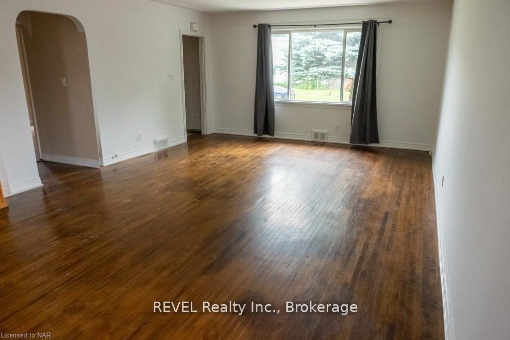 Photo 7 of 5530 Arthur Street, Niagara Falls, Cherrywood — HOMEH