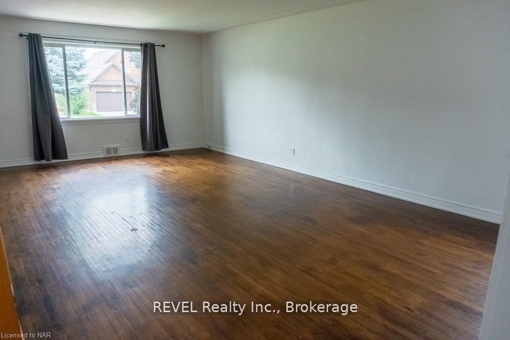 Photo 8 of 5530 Arthur Street, Niagara Falls, Cherrywood — HOMEH