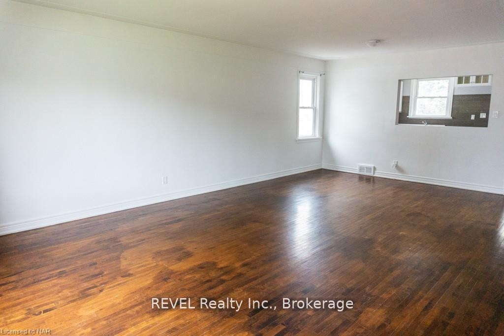 Photo 9 of 5530 Arthur Street, Niagara Falls, Cherrywood — HOMEH