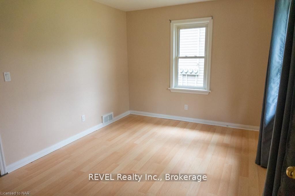 Photo 11 of 5530 Arthur Street, Niagara Falls, Cherrywood — HOMEH