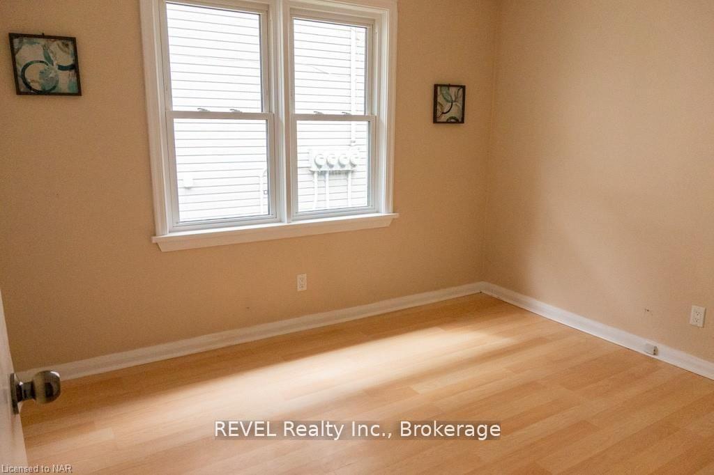 Photo 12 of 5530 Arthur Street, Niagara Falls, Cherrywood — HOMEH