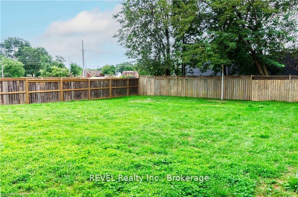 Photo 17 of 5530 Arthur Street, Niagara Falls, Cherrywood — HOMEH